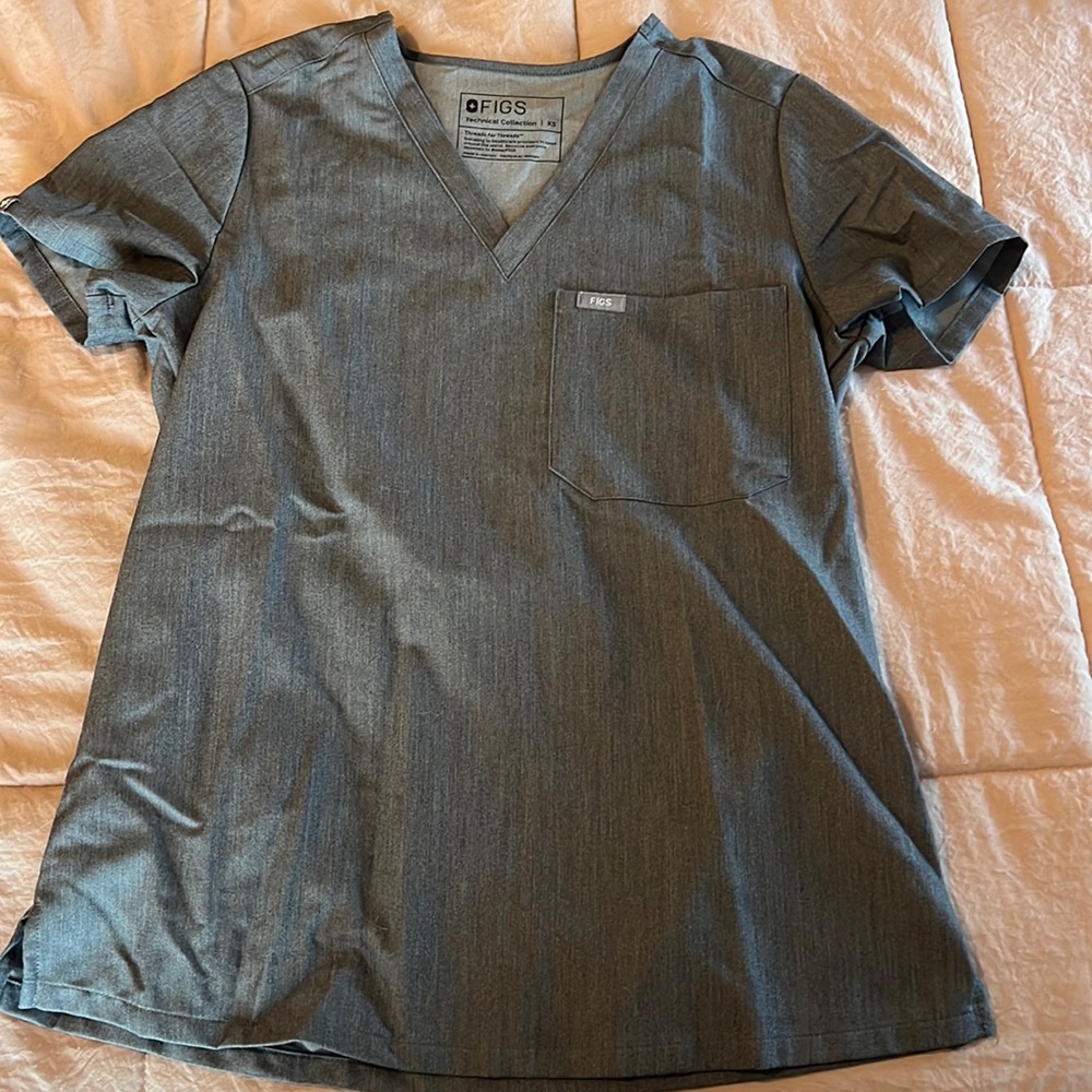 Figs graphite scrub top